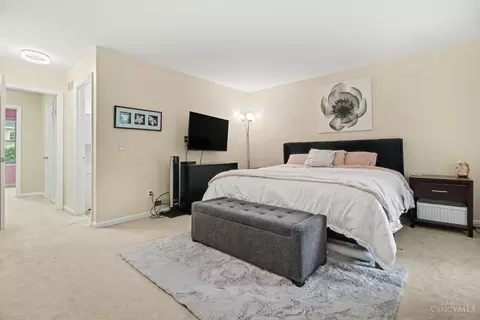 Bedroom - 1021 Windsor St, Cincinnati, OH 45206 photo 2 of 3