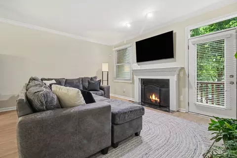Living - 1021 Windsor St, Cincinnati, OH 45206 photo 1 of 3