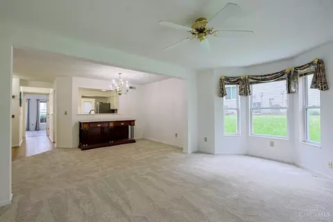 Living - 8404 Ridge Pointe Ct, Cincinnati, OH 45237 photo 2 of 5