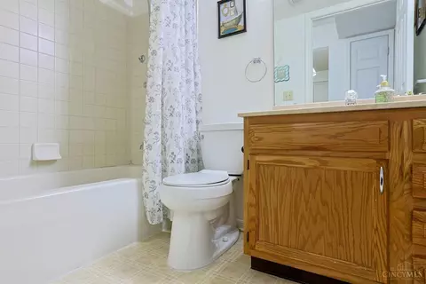 Bath - 8404 Ridge Pointe Ct, Cincinnati, OH 45237 photo 1 of 1