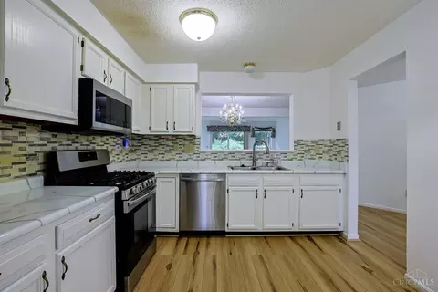 Kitchen - 8404 Ridge Pointe Ct, Cincinnati, OH 45237 photo 1 of 3