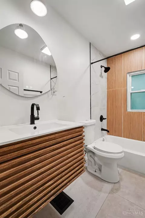 Bath - 6507 Britton Ave, Cincinnati, OH 45227 photo 2 of 4
