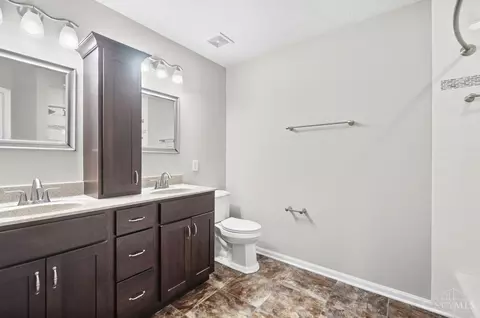 Bath - 6749 Spring Arbor Dr, Mason, OH 45040 photo 1 of 5