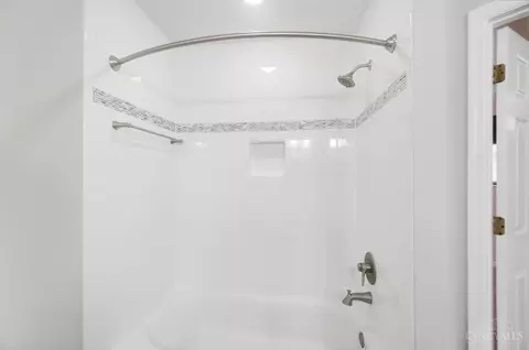 Bath - 6749 Spring Arbor Dr, Mason, OH 45040 photo 3 of 5