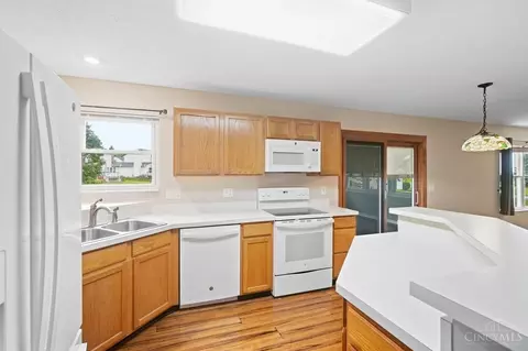 Kitchen - 6749 Spring Arbor Dr, Mason, OH 45040 photo 3 of 5