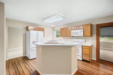 Kitchen - 6749 Spring Arbor Dr, Mason, OH 45040 photo 4 of 5