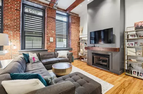 Living - 26 Sixth St, Cincinnati, OH 45202 photo 2 of 5