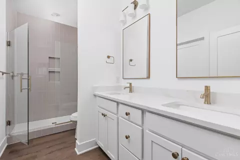 Bath - 1628 Everly Pl, Cincinnati, OH 45206 photo 2 of 5