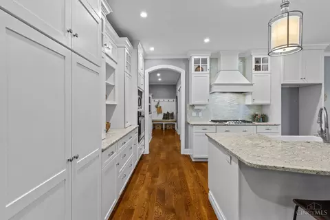Entry Way - 503 Barnside Ln, Cincinnati, OH 45233 photo 5 of 12