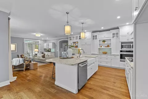 Kitchen - 503 Barnside Ln, Cincinnati, OH 45233 photo 2 of 8