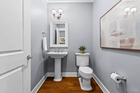 Bath - 503 Barnside Ln, Cincinnati, OH 45233 photo 1 of 5