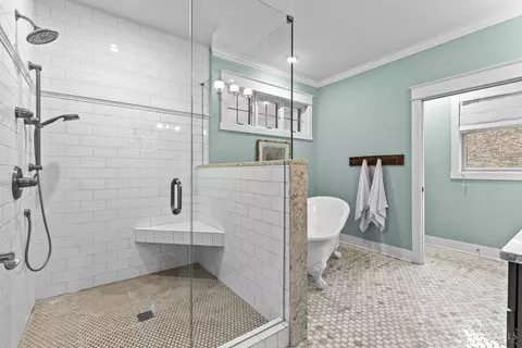 Bath - 503 Barnside Ln, Cincinnati, OH 45233 photo 3 of 5