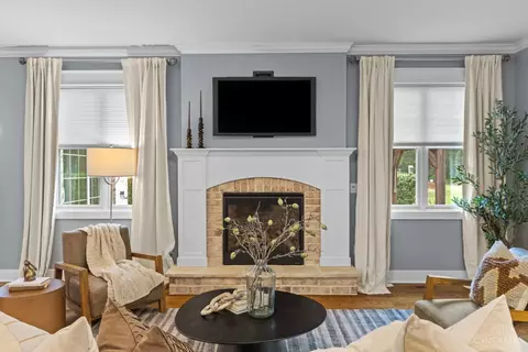 Living - 503 Barnside Ln, Cincinnati, OH 45233 photo 1 of 2
