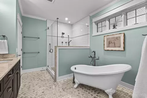 Bath - 503 Barnside Ln, Cincinnati, OH 45233 photo 5 of 5