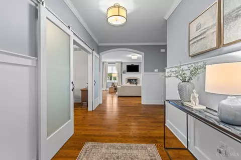 Entry Way - 503 Barnside Ln, Cincinnati, OH 45233 photo 8 of 12
