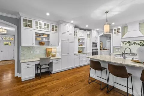 Kitchen - 503 Barnside Ln, Cincinnati, OH 45233 photo 6 of 8