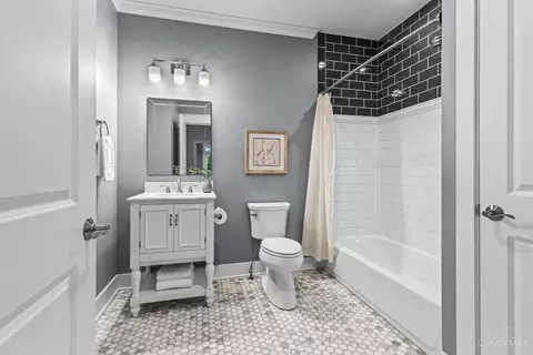 Bath - 503 Barnside Ln, Cincinnati, OH 45233 photo 2 of 5