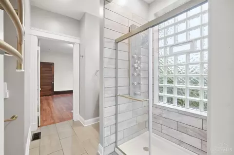 Bath - 227 Forest Ave, Cincinnati, OH 45229 photo 4 of 9