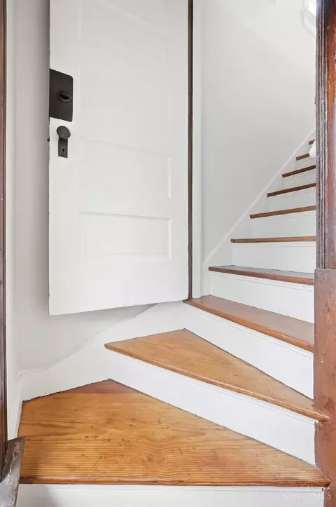 Entry Way - 227 Forest Ave, Cincinnati, OH 45229 photo 11 of 12