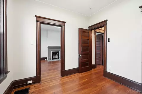 Entry Way - 227 Forest Ave, Cincinnati, OH 45229 photo 10 of 12