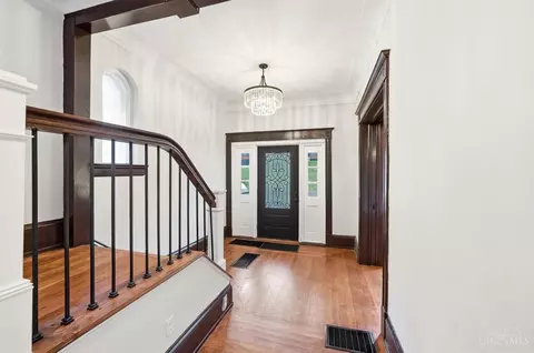 Entry Way - 227 Forest Ave, Cincinnati, OH 45229 photo 3 of 12
