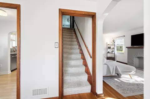 Entry Way - 3108 Beaver Ave, Cincinnati, OH 45213 photo 3 of 4