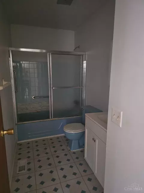 Bath - 4446 Fox Chase, Batavia, OH 45103 photo 1 of 1