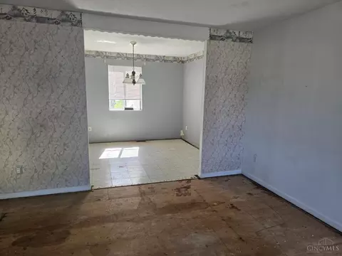 Living - 4446 Fox Chase, Batavia, OH 45103 photo 2 of 2