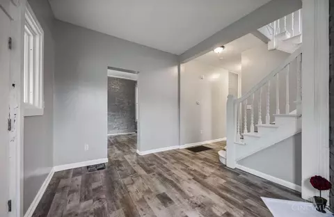 Entry Way - 839 Ridgeway Ave, Cincinnati, OH 45229 photo 1 of 3
