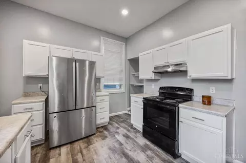 Kitchen - 839 Ridgeway Ave, Cincinnati, OH 45229 photo 2 of 3