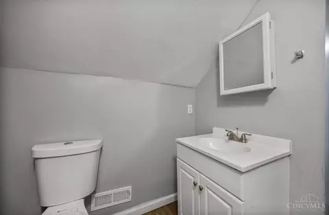 Bath - 839 Ridgeway Ave, Cincinnati, OH 45229 photo 3 of 4
