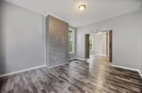 Living - 839 Ridgeway Ave, Cincinnati, OH 45229 photo 2 of 7