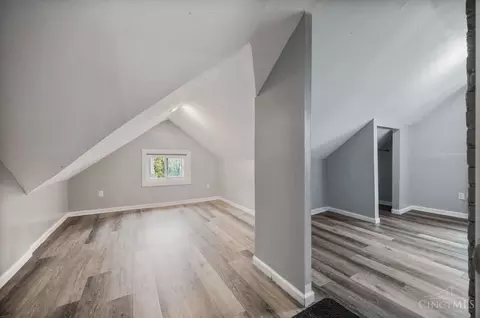 Entry Way - 839 Ridgeway Ave, Cincinnati, OH 45229 photo 2 of 3