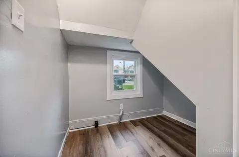 Entry Way - 839 Ridgeway Ave, Cincinnati, OH 45229 photo 3 of 3