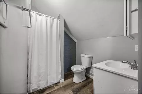 Bath - 839 Ridgeway Ave, Cincinnati, OH 45229 photo 2 of 4