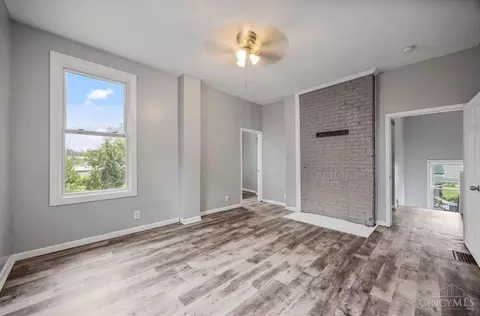 Living - 839 Ridgeway Ave, Cincinnati, OH 45229 photo 4 of 7