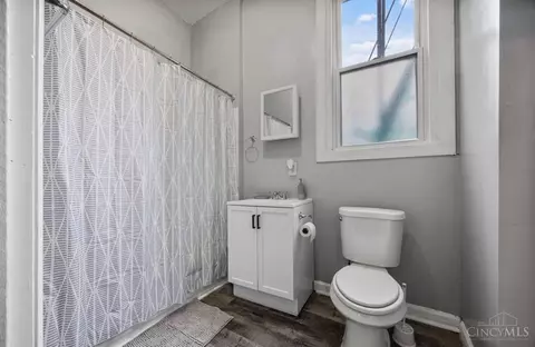 Bath - 839 Ridgeway Ave, Cincinnati, OH 45229 photo 4 of 4