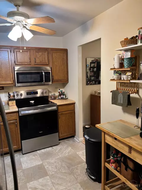 Kitchen - 3004 Glenmore Ave, Cincinnati, OH 45238 photo 3 of 4