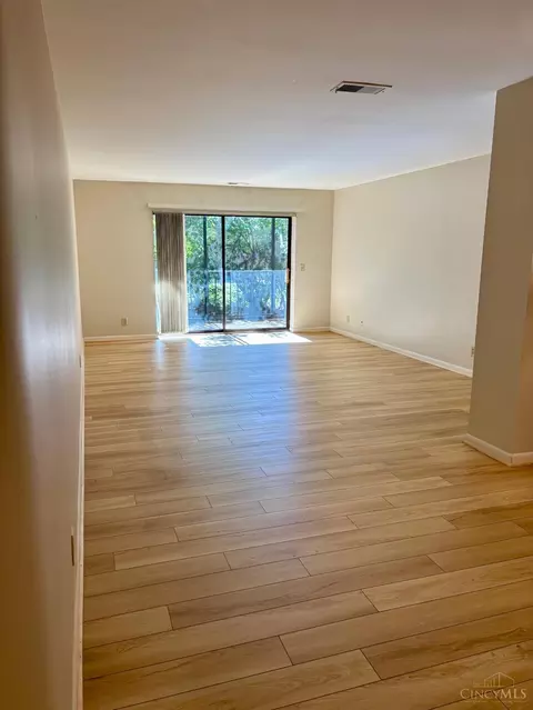 Living - 3004 Glenmore Ave, Cincinnati, OH 45238 photo 5 of 7