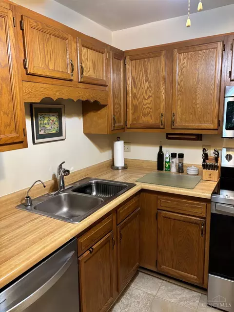 Kitchen - 3004 Glenmore Ave, Cincinnati, OH 45238 photo 1 of 4