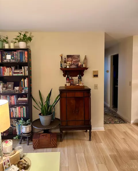 Entry Way - 3004 Glenmore Ave, Cincinnati, OH 45238 photo 2 of 4