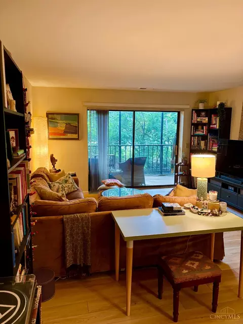 Living - 3004 Glenmore Ave, Cincinnati, OH 45238 photo 3 of 7