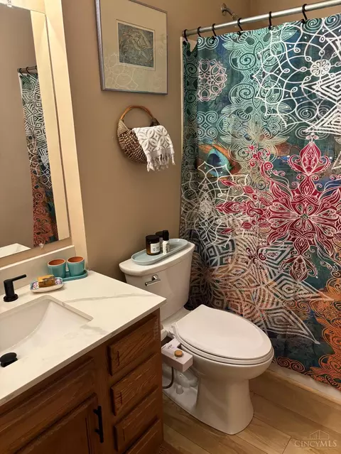 Bath - 3004 Glenmore Ave, Cincinnati, OH 45238 photo 3 of 4