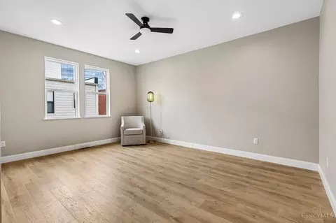 Living - 3906 Edwards Rd, Cincinnati, OH 45209 photo 4 of 7