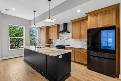 Kitchen - 3906 Edwards Rd, Cincinnati, OH 45209 photo 1 of 7