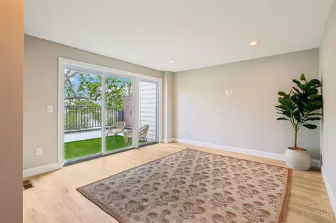 Living - 3906 Edwards Rd, Cincinnati, OH 45209 photo 5 of 7
