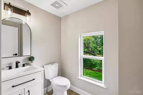 Bath - 3906 Edwards Rd, Cincinnati, OH 45209 photo 3 of 8