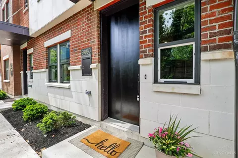 Exterior - 3906 Edwards Rd, Cincinnati, OH 45209 photo 2 of 6