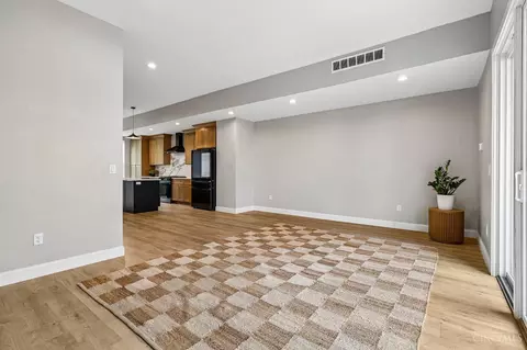Living - 3906 Edwards Rd, Cincinnati, OH 45209 photo 2 of 7
