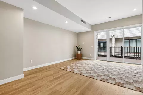 Living - 3906 Edwards Rd, Cincinnati, OH 45209 photo 3 of 7